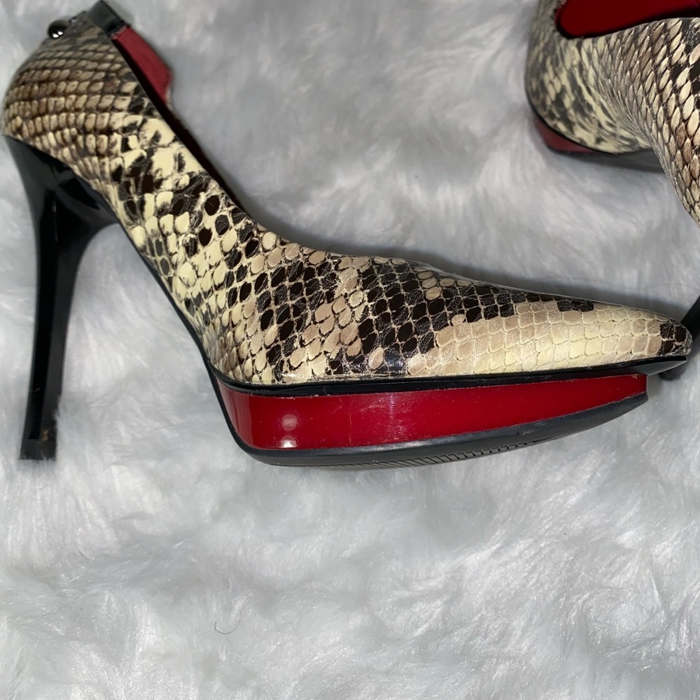 GUESS - Picture 4 of 4